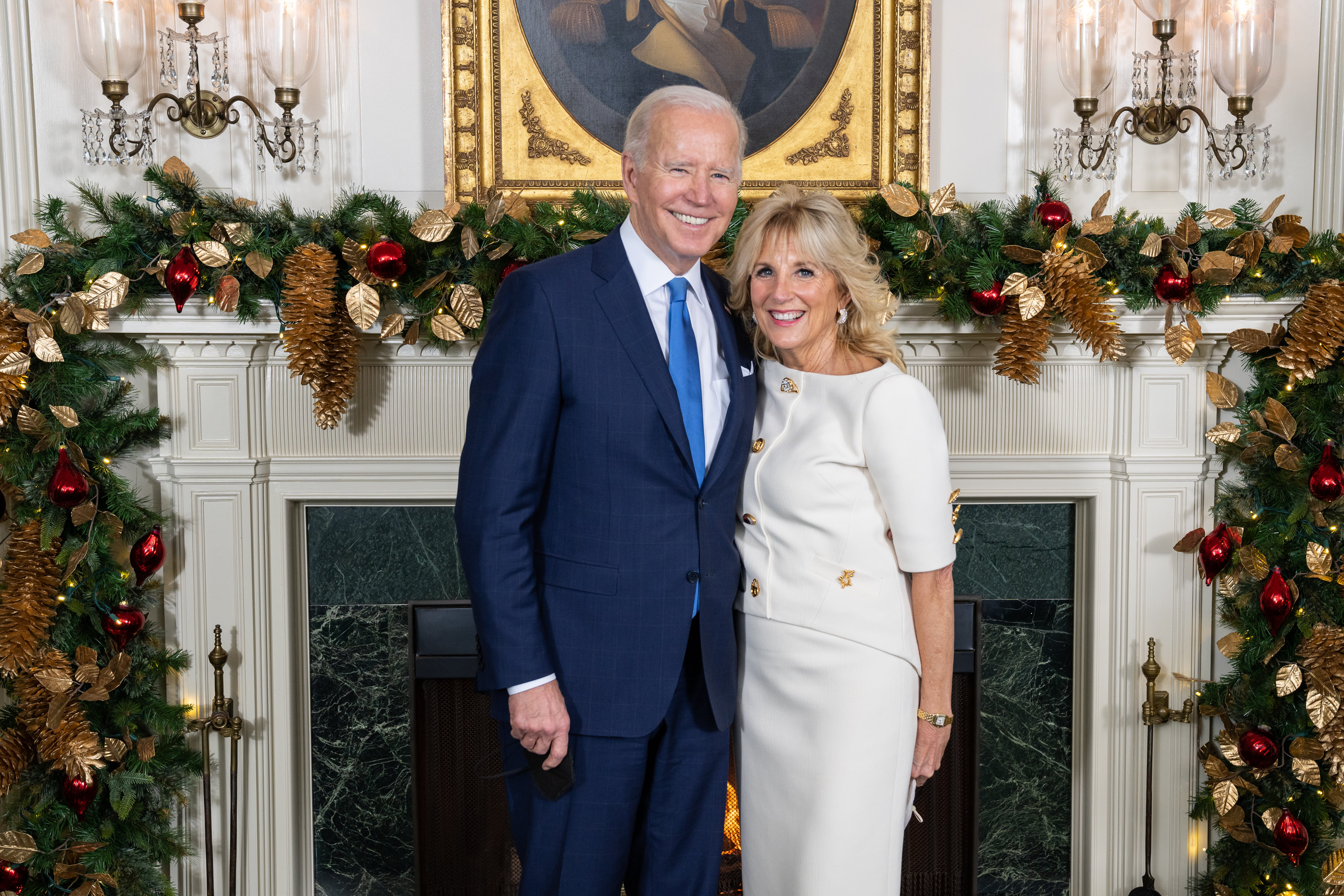 Twitter 2022 White House Christmas President Biden On Twitter: "From Our Family To Yours, Merry Christmas! May  Your Time With Loved Ones Be Filled With Warmth, Comfort, And Joy This  Holiday Season. Https://T.co/Gcpm81L5Pu" / Twitter
