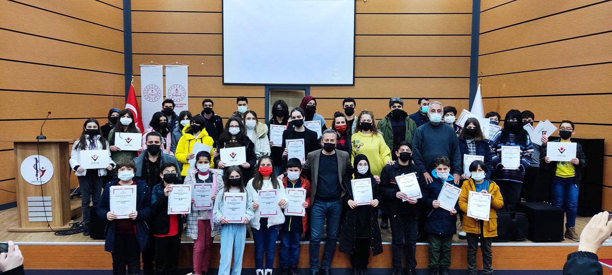 Türk Patent ve Marka Kurumundan tescil belgesi alan öğrencilerimiz ile TÜBİTAK Proje Yarışmalarında başarı gösteren öğretmen ve öğrencilerimize belgelerini verdik. Tüm öğretmen ve öğrencilerimizi tebrik ediyoruz. <a href="/valisalihayhan/">Salih AYHAN</a> <a href="/mramazanbarin/">Ramazan Barın</a> <a href="/AslanErguven/">Ergüven Aslan</a>