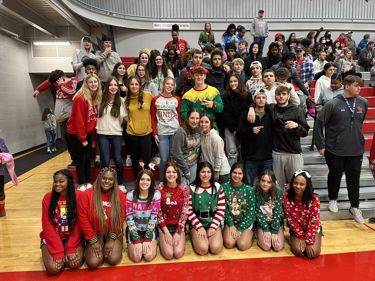 CSHSCheer's tweet photo. Merry Christmas, from our family to yours 🤍 https://t.co/Gi8AlJnbOq