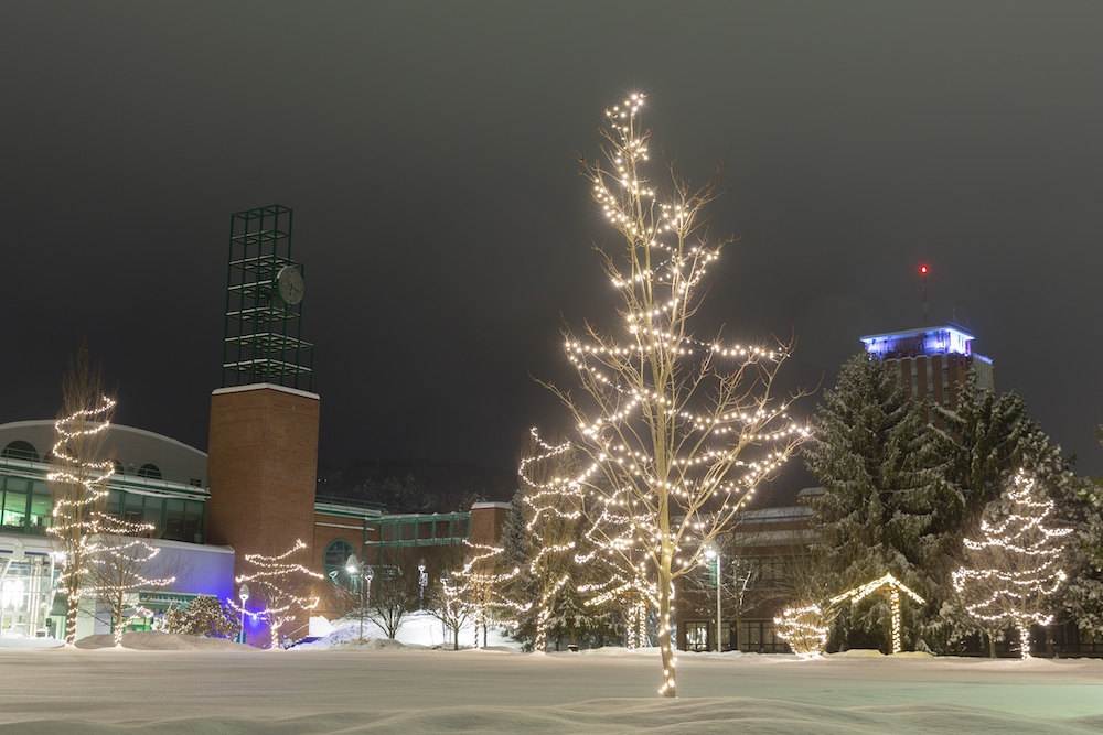 binghamtonu's tweet photo. Happy Holidays from all of us at Binghamton University. https://t.co/SrbfALHkUq