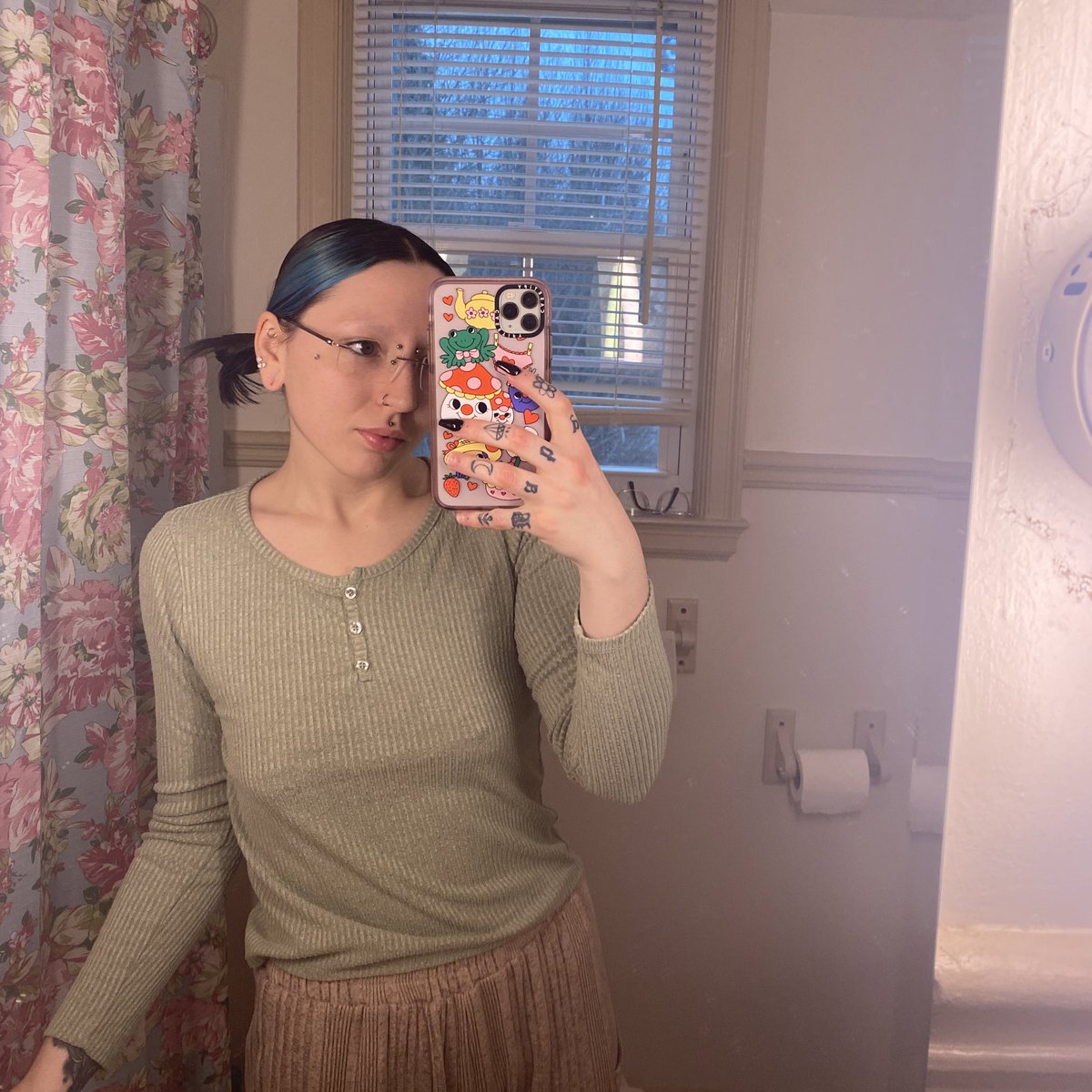 knockmeowt's tweet photo. merry christmas i have literally never been happier <3 https://t.co/KAD7JCn1NX