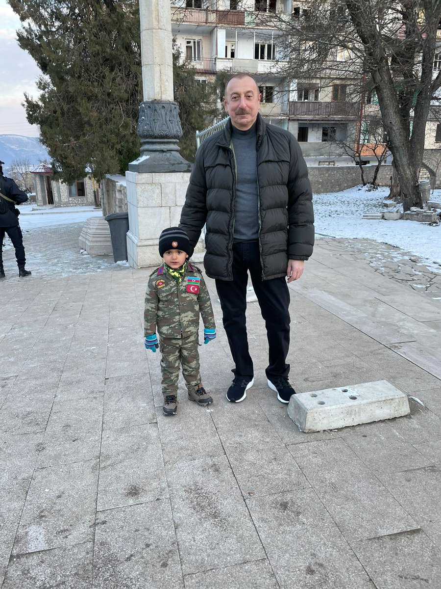 1VicePresident's tweet photo. Şuşanın ən gənc general-leytenantı 4 yaşlı Asif🥰
Самый юный генерал-лейтенант Шуши четырехлетний Асиф🥰

https://t.co/rCmpVmaqAU https://t.co/YPxeCBljTg