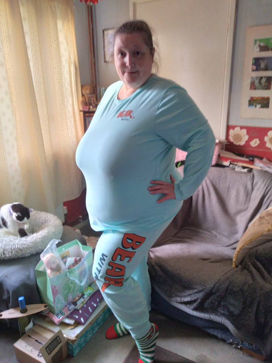 CutePoison77's tweet photo. Wasn't ready brat lol but the only pair of pj's I wanted ... @mermhart gorgeous colour and so comfy, #unflatteringpic #justme #queenofcomedy #miranda https://t.co/tIgvXSqosJ