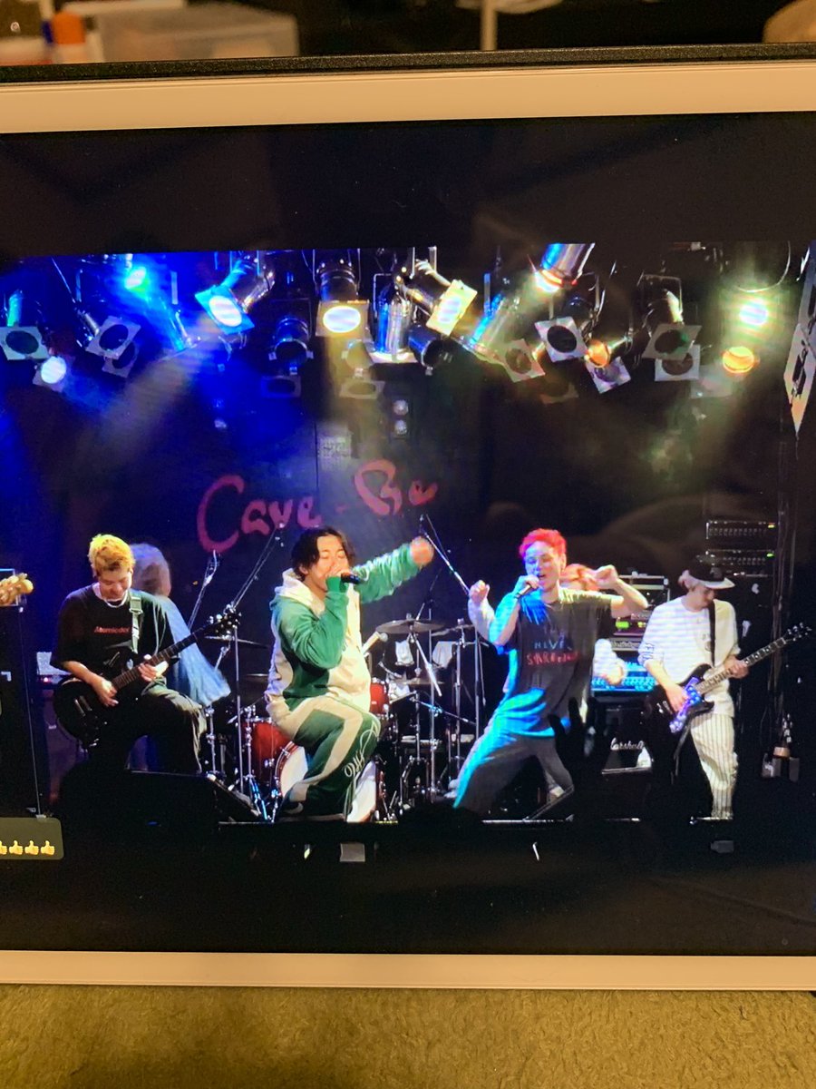 ketata020806's tweet photo. 現地行けず、配信だったけど楽しかった😆久々のValide lightと
ずっと観たいと思ってたMouth Peace✨
カメラワークも最高でした👍
#Validelight
#MouthPeace
#CAVEBE https://t.co/zQq1sCstje