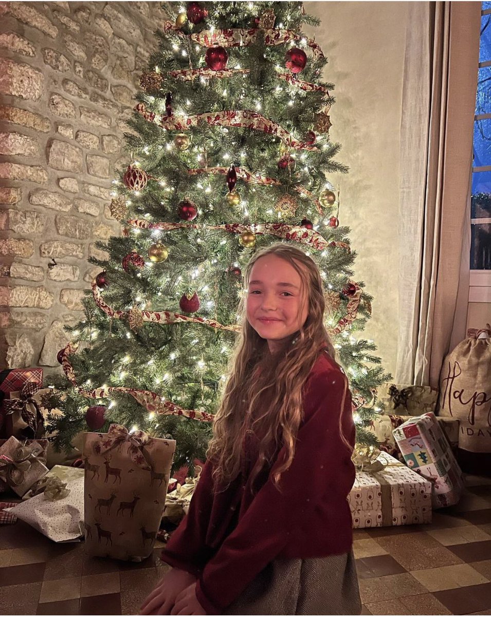 Happy Christmas, Joyeux Noël, Happy Holidays!  Hope you all enjoy the season and that it is filled with love.
#MerryChristmas2021