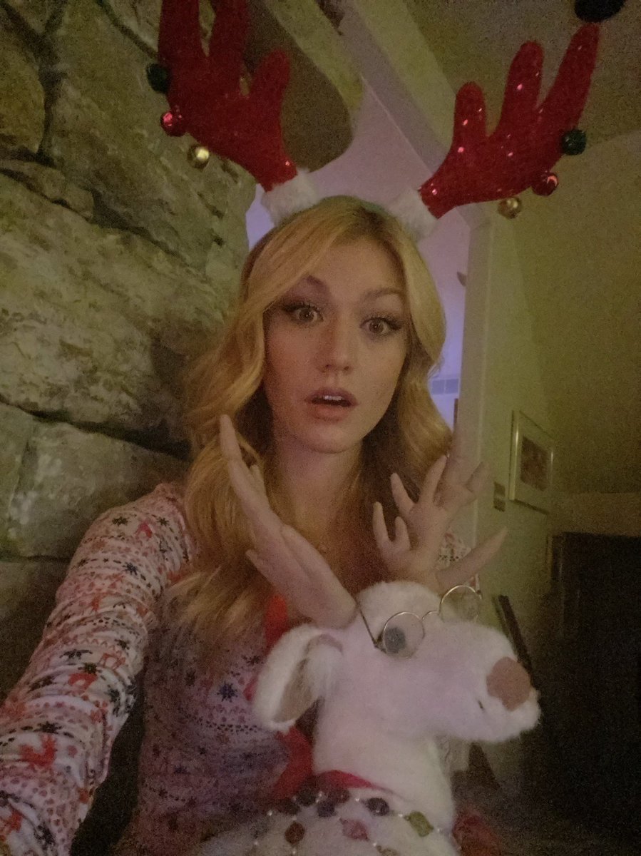 Katherine McNamara tweet media