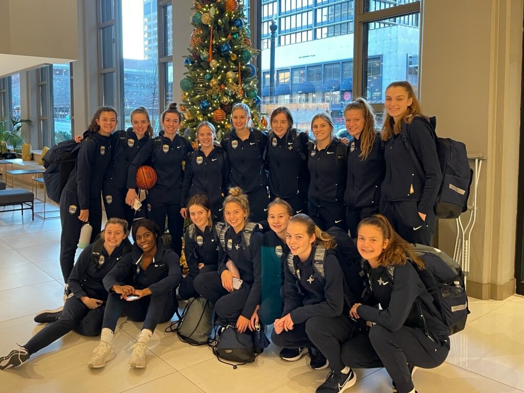 NDA_athletics's tweet photo. Merry Christmas from our paNDA 🏀 family to yours! 

May this season be full of family, friends, love and memories to last a lifetime! 

We hope to see you in the paNDA Palace in 2022! https://t.co/AGkQzgbO4e