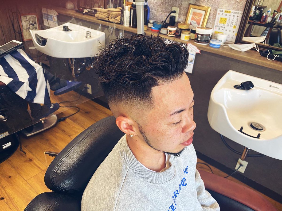 cyk17z's tweet photo. ・
・
2021.12.09
フェードのおメンテDay💈✂︎
ラインも入れちゃって✌︎
・
・
#fade #fadecut #skinfade #barber #barbershop #permstyle
#allback #髪型もオシャレの一部 https://t.co/NpyJEUtdyN