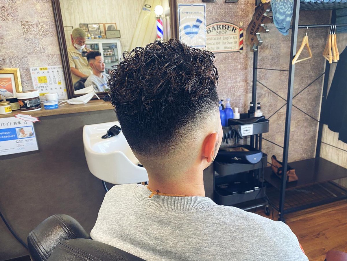 cyk17z's tweet photo. ・
・
2021.12.09
フェードのおメンテDay💈✂︎
ラインも入れちゃって✌︎
・
・
#fade #fadecut #skinfade #barber #barbershop #permstyle
#allback #髪型もオシャレの一部 https://t.co/NpyJEUtdyN