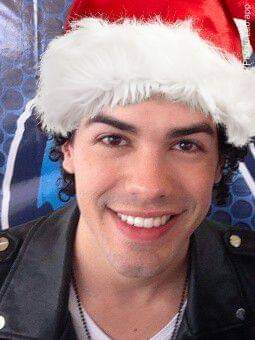 FCSAMALVESTHEP1's tweet photo. O #FandomSamAlves deseja a todos um Feliz Natal!! #samalves #Brasil #USA #singer #Feliznatal https://t.co/Ts87sBCZ1g