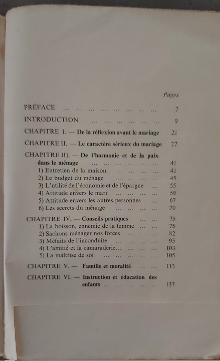 juvenalmunubo's tweet photo. Voici un exemplaire de l'essai "Les problèmes de l'évolution de la femme noire"(1949) de Antoine-Roger Bolamba, premier écrivain congolais. Il y développe entre autres points:
- réflexion avant le mariage
- caractère sérieux du mariage 
- harmonie et paix dans le mariage https://t.co/tx9AYhEwyP