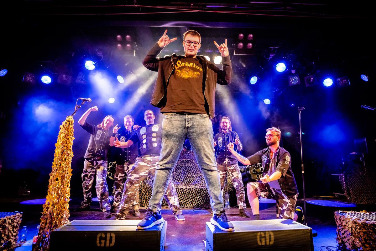 stichtingNGNG's tweet photo. Dag lieve stoere Stijn😢

Zo mooi dat wij in april jouw wens nog mochten laten uitkomen.
Wat stond je te stralen, ‘even niet ziek’ maar rockend bij je eigen concert.
Verdrietig dat je, zo jong, je familie en vrienden moest loslaten.

Alle kracht gewenst aan zijn nabestaanden❤️ https://t.co/pTgcDHCjVY