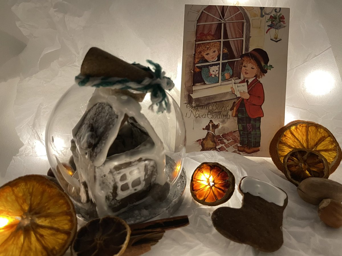 SailhuntFamily's tweet photo. Merry Christmas!

#SretanBožić #MerryChristmas #WesołychŚwiat #FroheWeihnachten #JoeuxNoel #VeselBožič #VeseleVanoce #BuonNatale #FelizNavidad #VeseleVianoce https://t.co/7tCXjqPgvb
