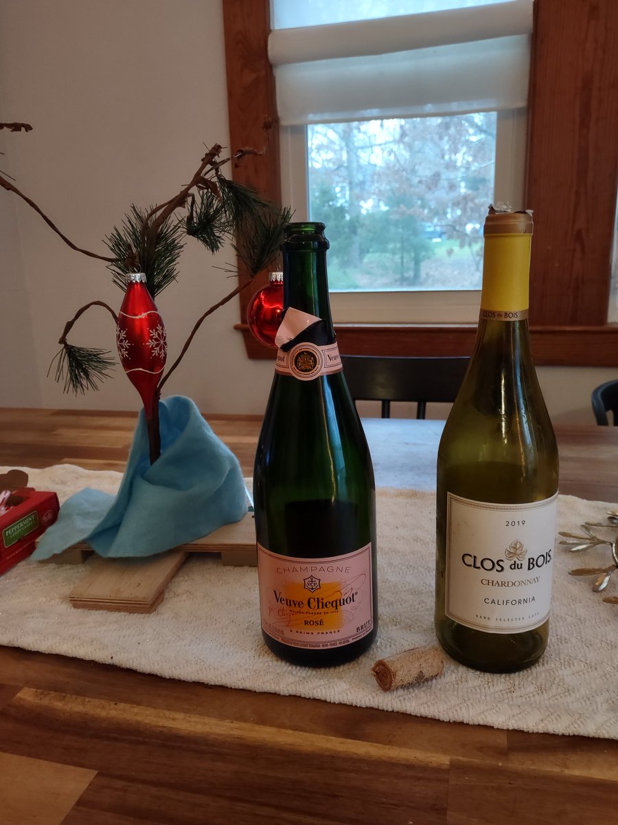 sportsterchic's tweet photo. #trouble
#Christmas2021
Should be an interesting day
#MerryNewYear
Thank you for the wonderful holiday
#GrayGables
@amysandry
πβ₯οΈπ
#HappyHolidays https://t.co/gVUZL6WmbT