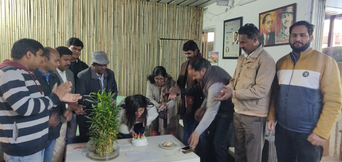 Manishpu97's tweet photo. Celebrating Merry Christmas at the @aiparisangh Office. 
@Dr_Uditraj @GitanjaliBarua5 @NSYF4india @domparisangh https://t.co/rKaosrENT2