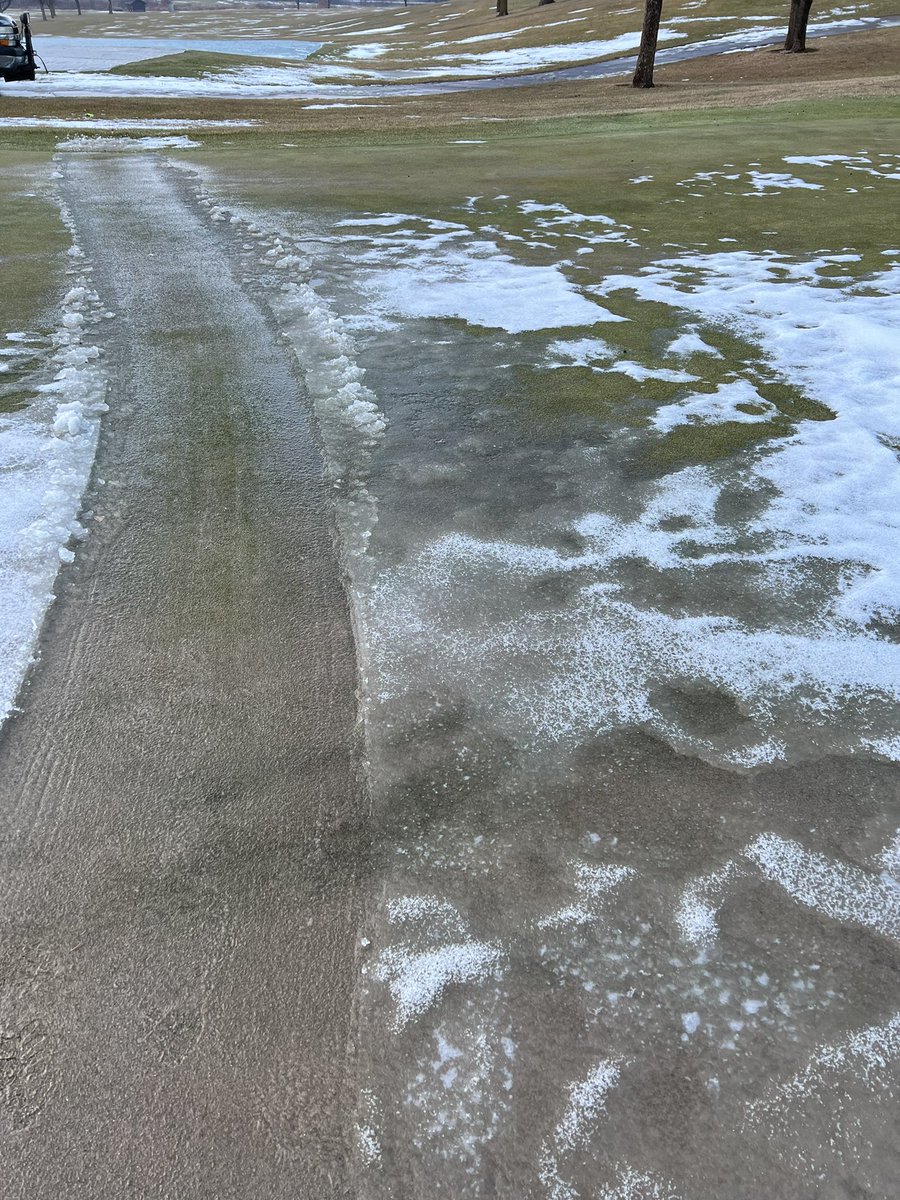 petemogren's tweet photo. 2021 has truly been one the longest and toughest in my 30 years as a superintendent !spending Christmas Eve squeezing water and slush hopefully it pays off for a good start to 2022 . I know my GM and members appreciate what we do !! Merry Christmas to everyone!! https://t.co/DLqCqVUIRg