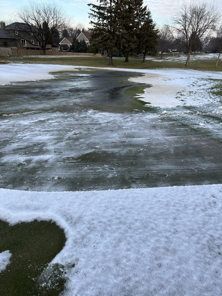 petemogren's tweet photo. 2021 has truly been one the longest and toughest in my 30 years as a superintendent !spending Christmas Eve squeezing water and slush hopefully it pays off for a good start to 2022 . I know my GM and members appreciate what we do !! Merry Christmas to everyone!! https://t.co/DLqCqVUIRg