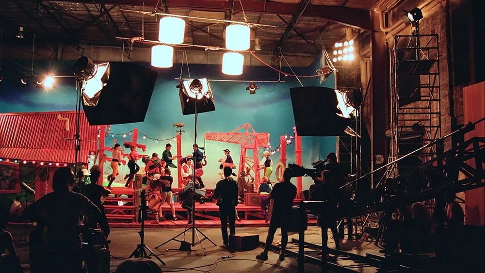 TWMAppreciation's tweet photo. Behind the scenes pictures of the Wigglehouse diorama and Captain's dock! #TheWiggles #TheWigglesMovie https://t.co/DZvBuE6rYu