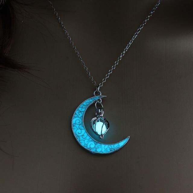 writerzai's tweet photo. [ @__BLUMENKRANZ ]

while lightly blushing, ". . Merry Christmas, Chuuya."

Inside the wrapped gift is a light blue glow in the dark crescent moon necklace and a dress to match along with the jewelry. https://t.co/qstbTTjYs1