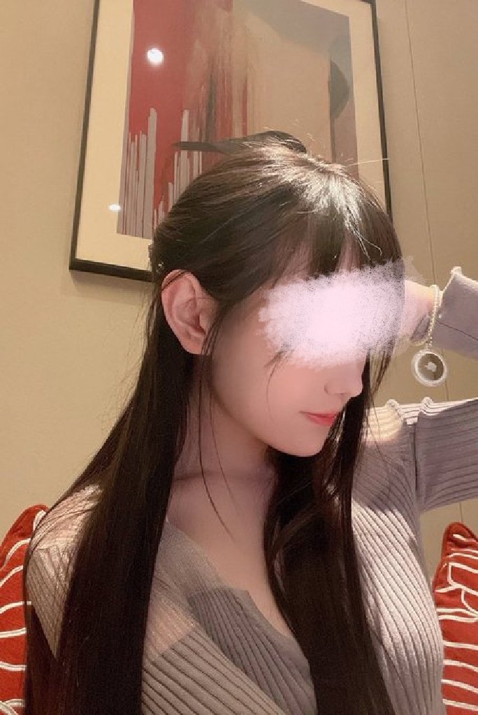 nayyy2021's tweet photo. 平日里是众星捧月般的存在，身边好友都叫她苏苏。
多么可爱的姑娘啊，也忍不住想做一条母狗，一只雌豚。
看起来漂亮又普通的女生，在海底捞尝试过露出裙下的风光，慢慢往上推推裙子，给对面的男生视奸，不一会儿，内裤中间开始出现点点湿润。
双腿时而打开，时而闭合，仿佛在试探男生的忍耐。

#反差婊 https://t.co/HZLahVfZje