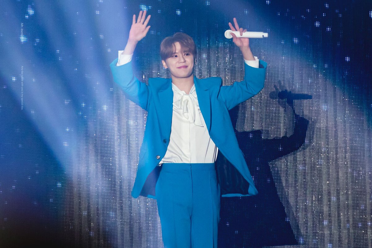 xiaxiixv's tweet photo. 이 아기는 18살👇🏻 이 아기는 데뷔한지 18주년👇🏻
#XIA18thAnniversary
#준수야_데뷔18주년_축하해 https://t.co/2p4VvhVbcF