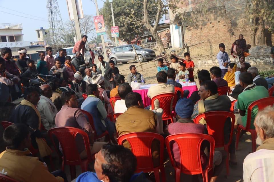 ZebaRizwan4's tweet photo. वो तुम्हे हिंदू-मुस्लिम, मंदिर-मस्जिद, पाकिस्तान पर भटकाएंगे लेकिन आप लोग मंहगाई, भुखमरी, बेरोजगारी, शिक्षा जैसे असली मुद्दों पर अड़े रहियेगा।

#बाइसमेंबदलावहोगा https://t.co/wrx2IPq7iF