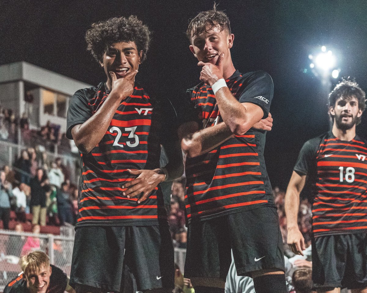 HokiesMSoccer's tweet photo. Lookin’ under the 🎄 this morning like…

𝗛𝗮𝗽𝗽𝘆 𝗛𝗼𝗹𝗶𝗱𝗮𝘆𝘀 from our team to you 🙏 https://t.co/pXKzeXIKbr