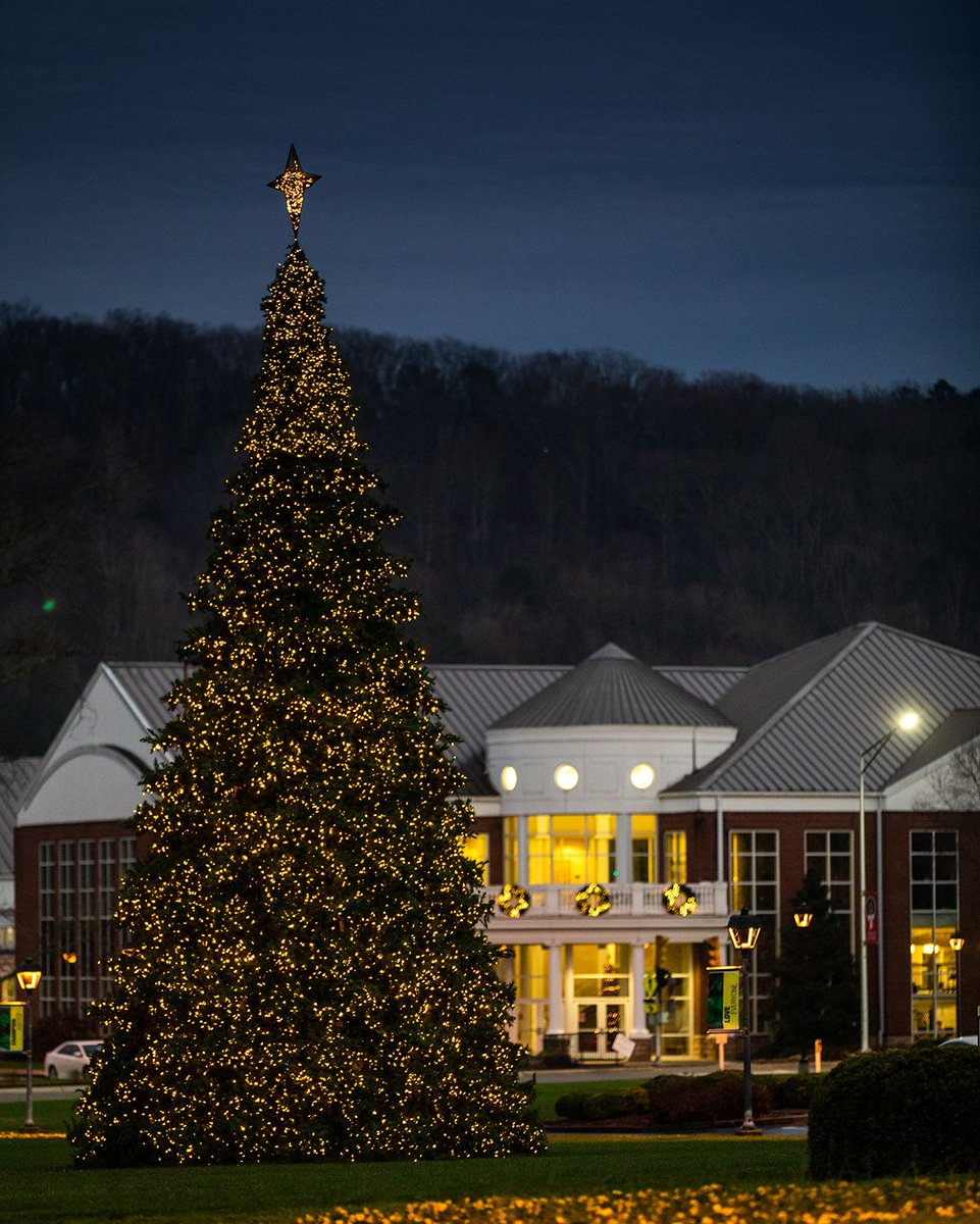 SouthernNews's tweet photo. Merry Christmas to our Southern family near and far!

“In Him was life, and that life was the light of all mankind. The light shines in the darkness, and the darkness has not overcome it." -John 1:4-5 https://t.co/Iv1p6pCNvn