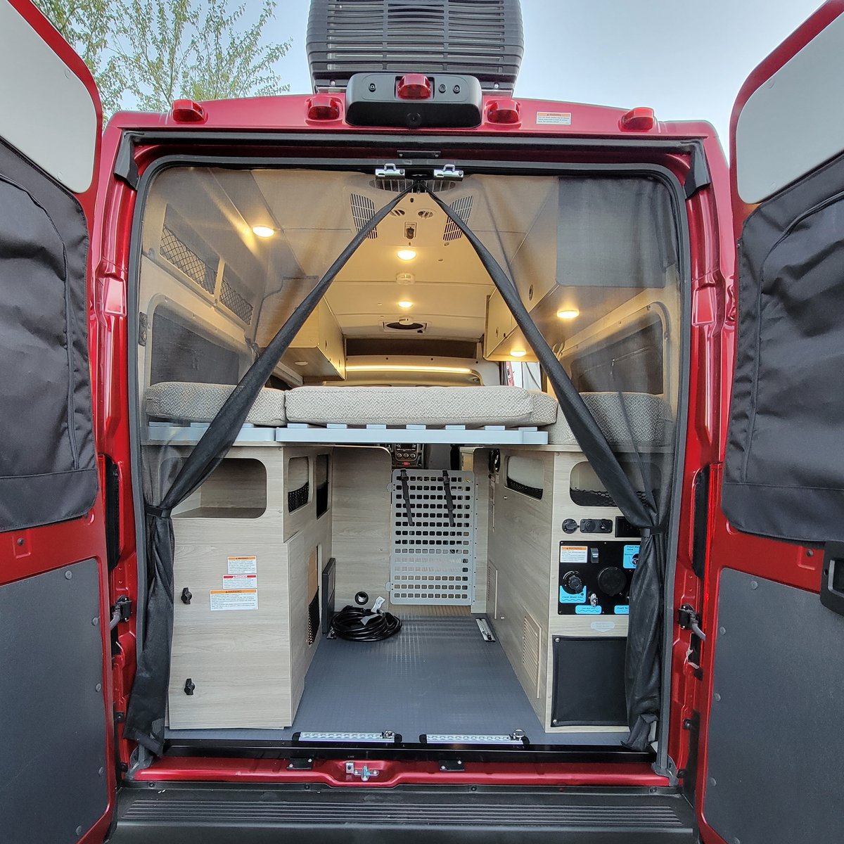 nirvc's tweet photo. Wishing a Merry Christmas to you and your loved ones! This Christmas, get just what you have been wanting- The Perfect RV/Camper! Featuring this awesome Coach available from our Vegas Location! 
#NIRVC #RVing #Christmas #RVCelebrating https://t.co/bjVjYFQ0JD