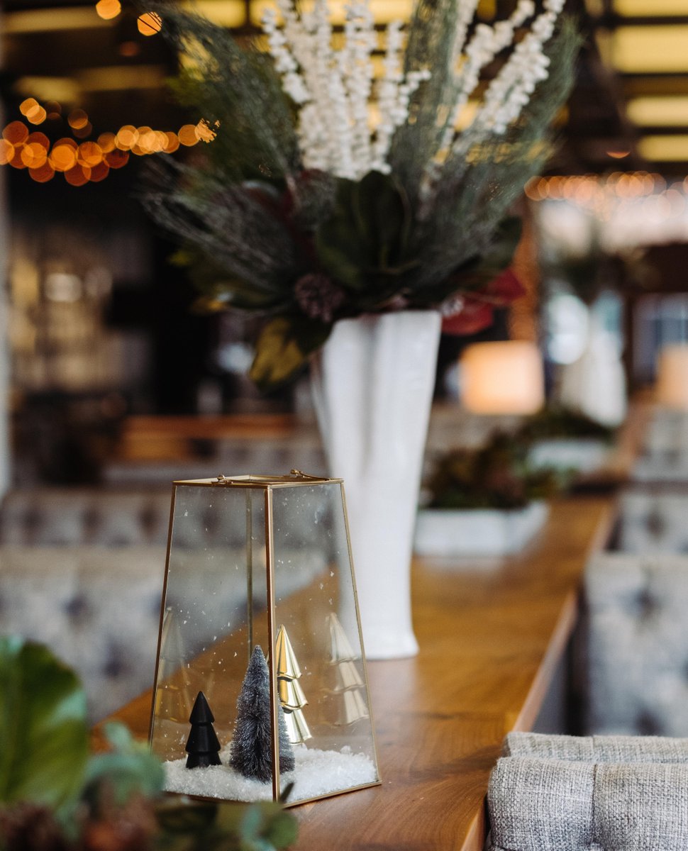 We hope everyone is enjoying the holiday season ✨ 🎄 

#RenToledo #renaissancetoledo