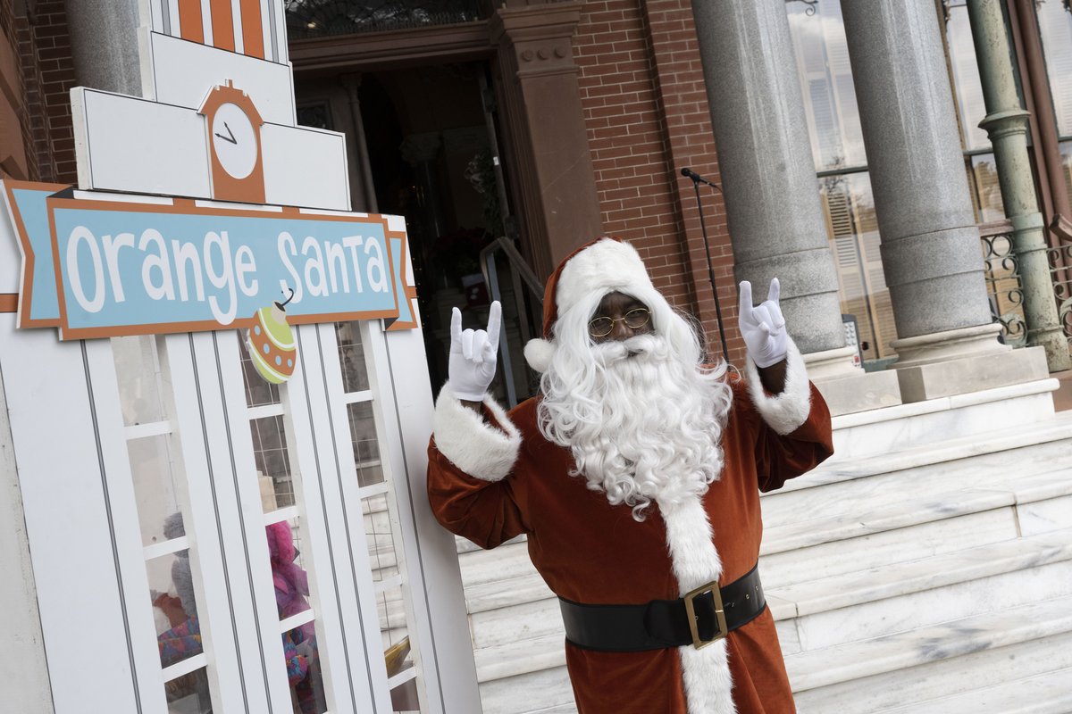 Even Santa puts his horns up 🤘❄️