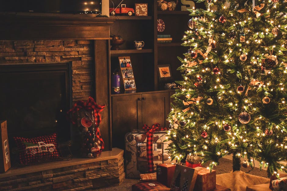WaunaCU's tweet photo. Wishing a merry Christmas to all who celebrate. We're closed today to celebrate with our families. https://t.co/PpzTDQPdLI