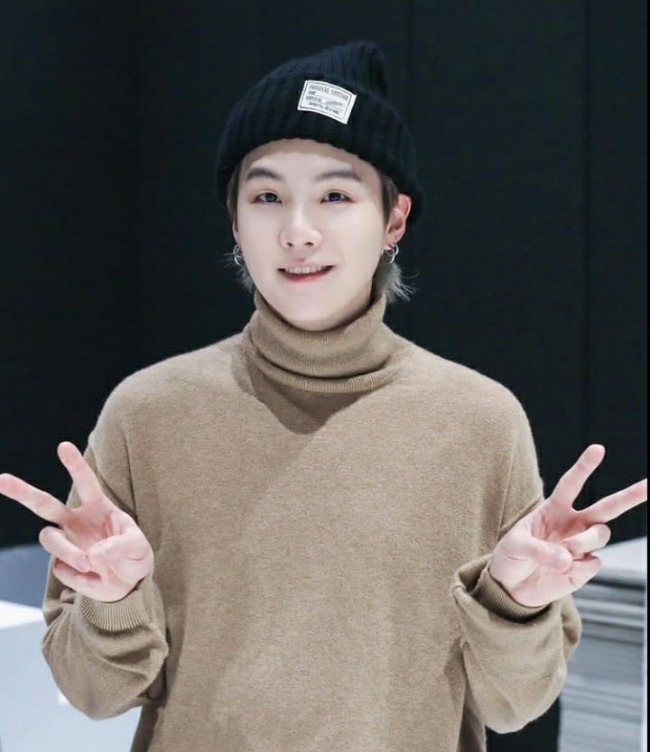 _siddhie_7's tweet photo. #GetWellSoonYoongi
#TakeCareYoongi
💜 https://t.co/aX3MH03LsK