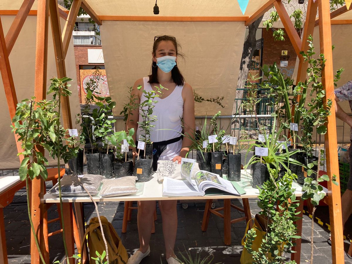 Sercotec_Chile's tweet photo. #RutaNavideña🎄 Desde las 13:00 hasta las 22:00 horas se realizará la feria “Sabores del mundo, ¡liquidación navideña! 🎅 Son 50 emprendedores que estarán en Manuel Montt entre Eliodoro Yáñez y Providencia junto a sus productos.
#EligePyme y #ApoyaElEmprendimientoNacional🇨🇱 https://t.co/bAv7GswrvM