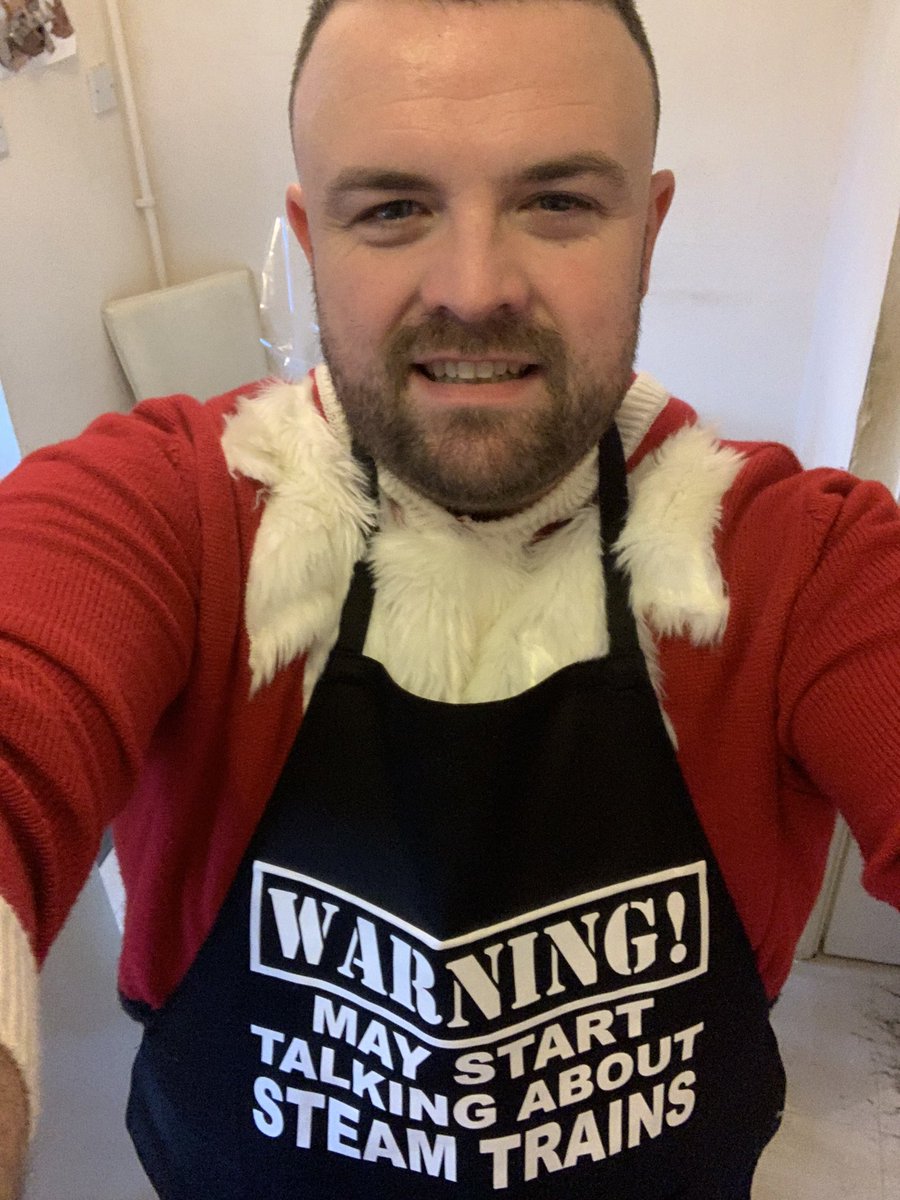 DEHIBBERD1982's tweet photo. When you work on the railway but have to nail Xmas dinner too!! 🎄🍽🚂 https://t.co/aak0tNPftX