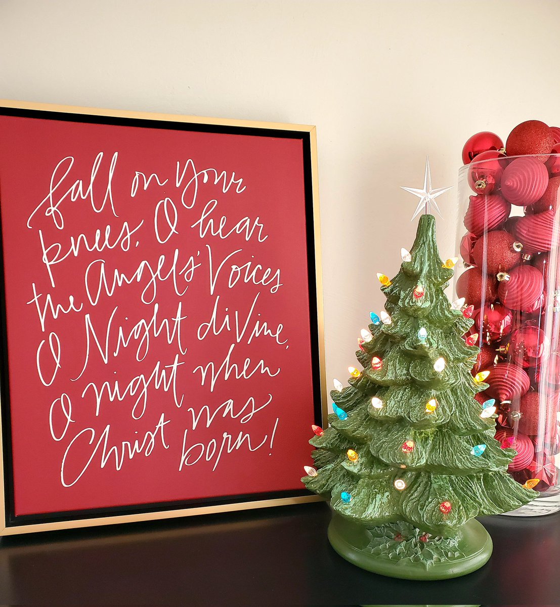 1nailchick's tweet photo. May your Christmas be decorated with cheer and filled with love. Merry Christmas! 

Art: @LindsSherbondy
Vintage Tree: @sleepypoetcharlotte
Vase w/ornaments: @potterybarn https://t.co/5OHWGJo6s9