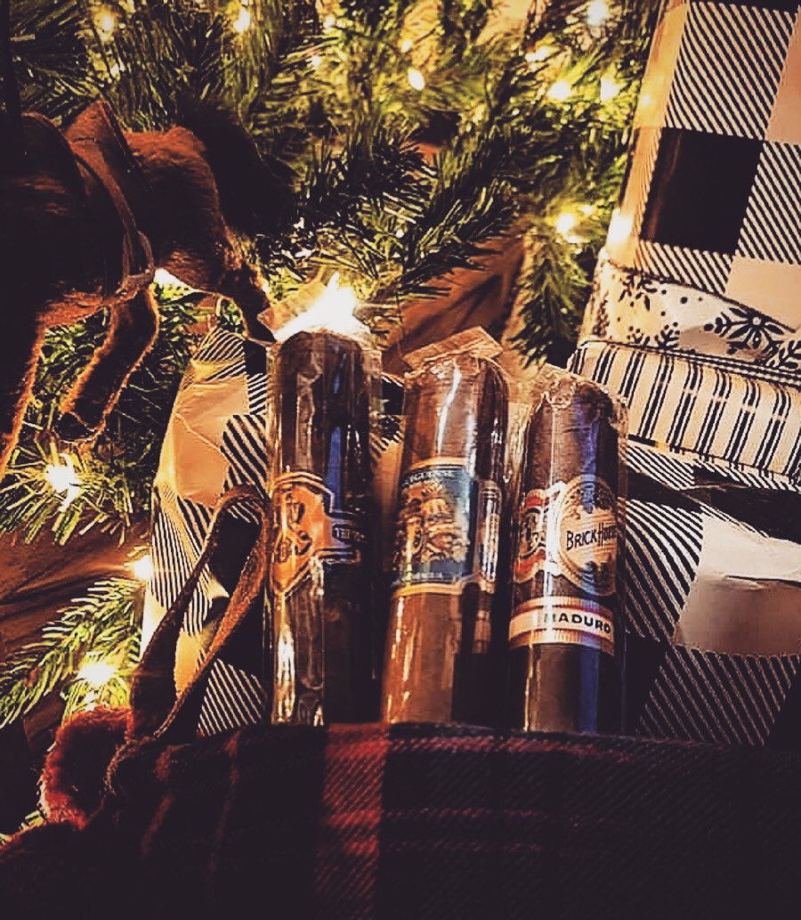 Looks like we made the Nice List after all! Merry Christmas, and Happy Holidays, from our family to yours. 

#goodmorning #merrychristmas #christmas #nicelist #happyholidays #cigar #cigars #cigarboss #smallbusiness #cigaraficionado #cigarlife