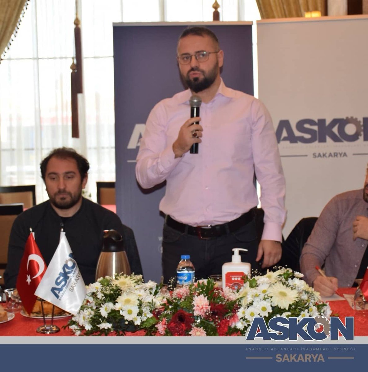 SakaryaAskon's tweet photo. Şubemiz ve  @YedirenkUOD  ortaklığında Üyelerimiz ve Sakarya'da okuyan 80'e yakın Uluslararası Yabancı Öğrenciler ile bir araya geldik. Öğrenciler ile tanışarak ülkeleri ile ilgili ihracat eksikleri hakkında karşılıklı fikir alışverişinde bulunduk.@EngnTmbz @ASKON https://t.co/9m47LV1h15