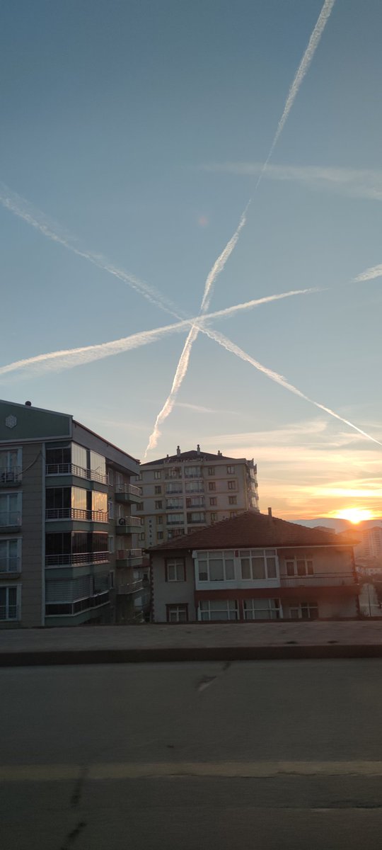 Hava ne zaman güzel olsa saldırıyı arttırıyorlar.. #chemtrails #Kırıkkale <a href="/Turkchemtrails/">Ｔüｒｋｉｙｅ ｃｈｅｍｔｒａｉｌｓ</a>