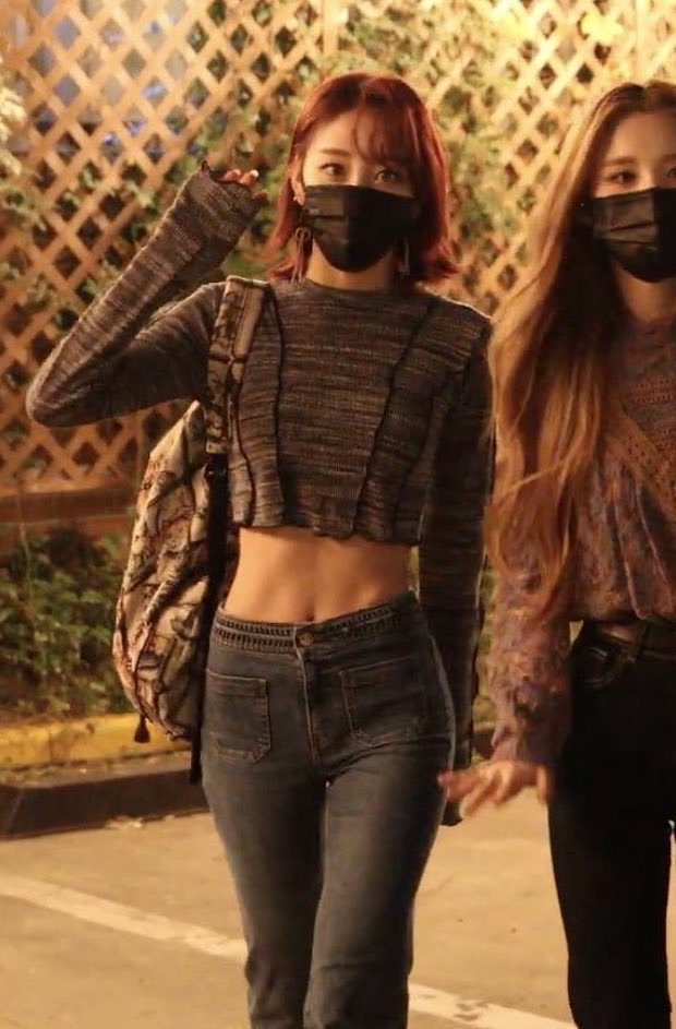 feminologism's tweet photo. #YVES thinspo https://t.co/6Ellb0SFw4