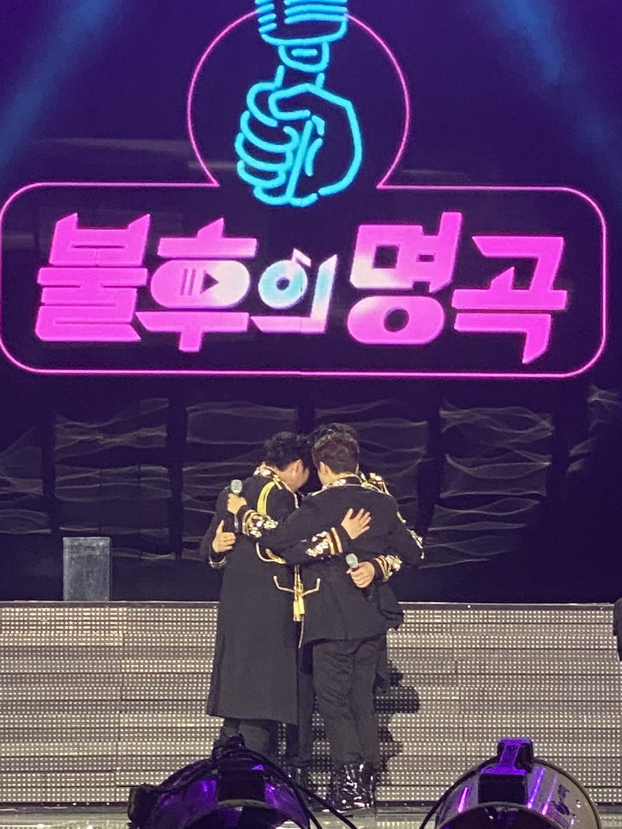 henniming's tweet photo. .
불후의 명곡.
우승의 순간을 직접 볼 수 있어서 너무 행복했다.
앞으로도 4명의 다양한 색이 잘 어우러지는 노래가 듣고 싶다. https://t.co/9vaigPBZhC