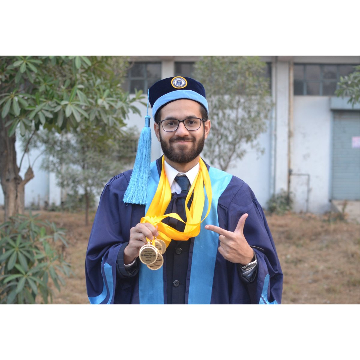 mfaizanjaved's tweet image. Its nothing but Allah's Mercy that has taken me this far. Alhamdulillah for everything Ya Rabb. 😇
This is for you Abbu Jaan. 🥺❤
Graduating from Punjab Medical College (FMU), Alhamdulillah.
#Convocation2021 🎓👨🏻‍⚕️ #Batch20 #LatePost
11.12.2021