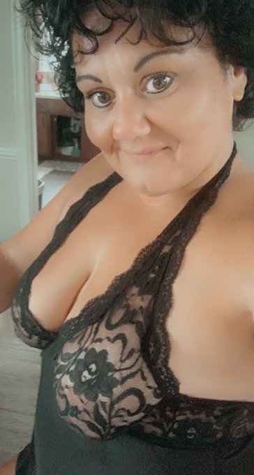 Merry Christmas 🎄🎁 😉 https://t.co/noiq7aaRd8 https://t.co/AIT6u3Mn4I