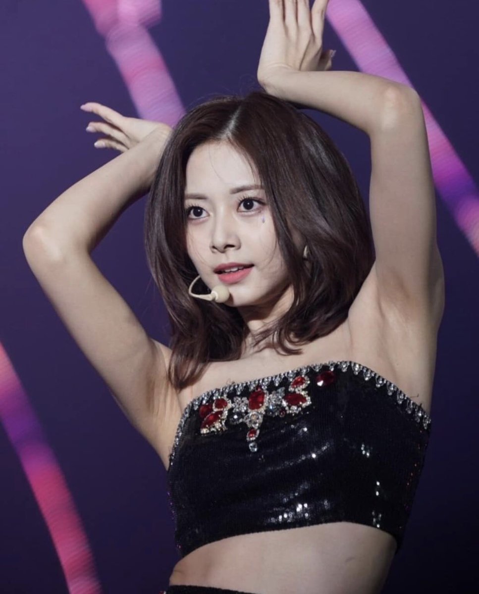 Jootaeny's tweet photo. Mê eeeeeeeeeeeeeeeeeee 😭😭😭 @JYPETWICE 
#tzuyu #Tzuyushorthair https://t.co/j8fVCXnVUE
