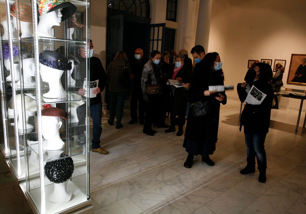 Cultura | 👗 El proper dimarts 28 de desembre, a les 19.30h, tindrà lloc una visita guiada a la mostra “Modes Badia. Valls | Barcelona | París” que està exposada a la Biblioteca Popular. 
ℹ️ Per assistir-hi cal inscriure's al correu museu@valls.cat.

#Valls