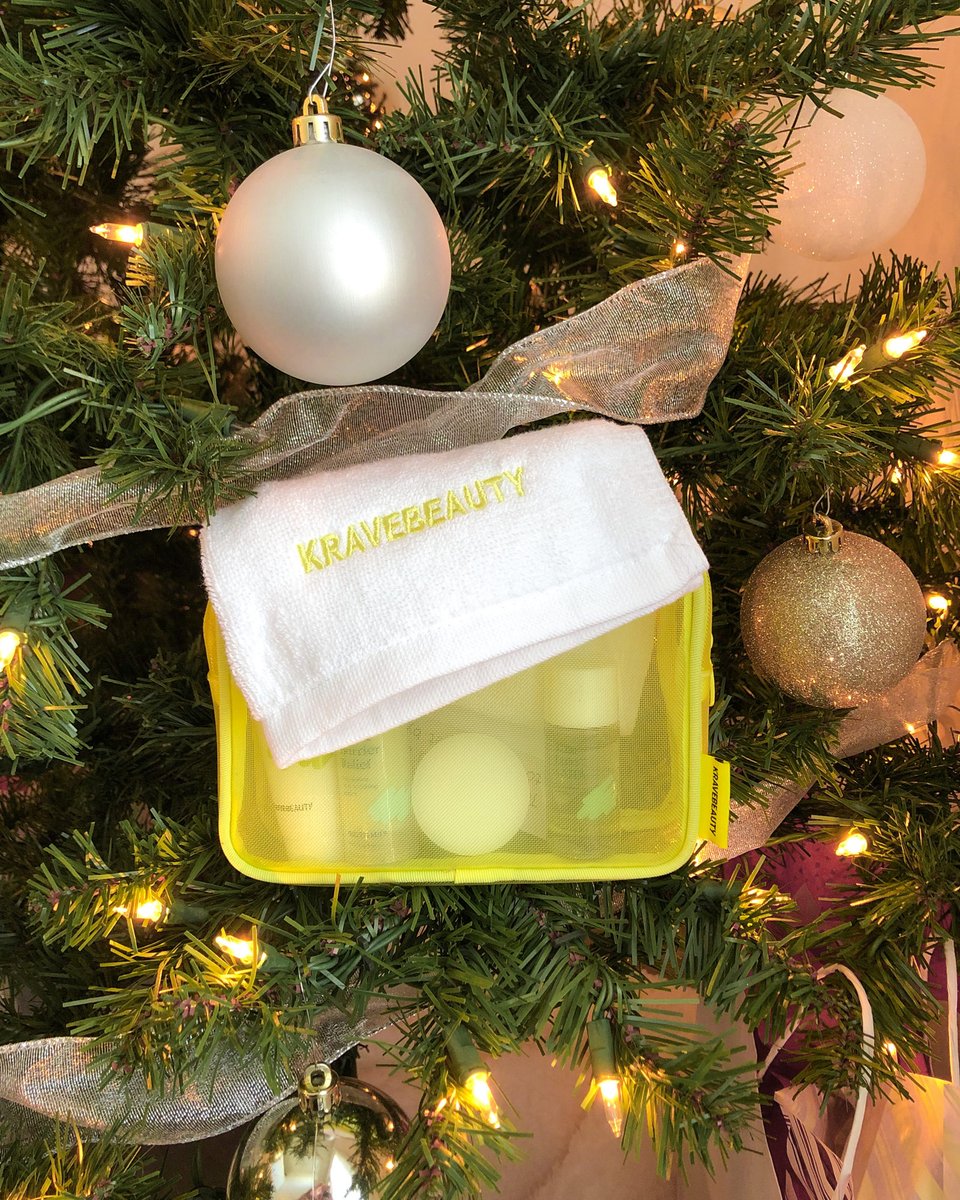 kravebeautyinc's tweet photo. HAPPY HOLIDAYS, #KBFam!! We hope your holidays are filled with lots of love, quality time with friends & family, nonexistent to-do lists, and extra time spent on your skincare routine ๐ https://t.co/xOvoAO38Iq