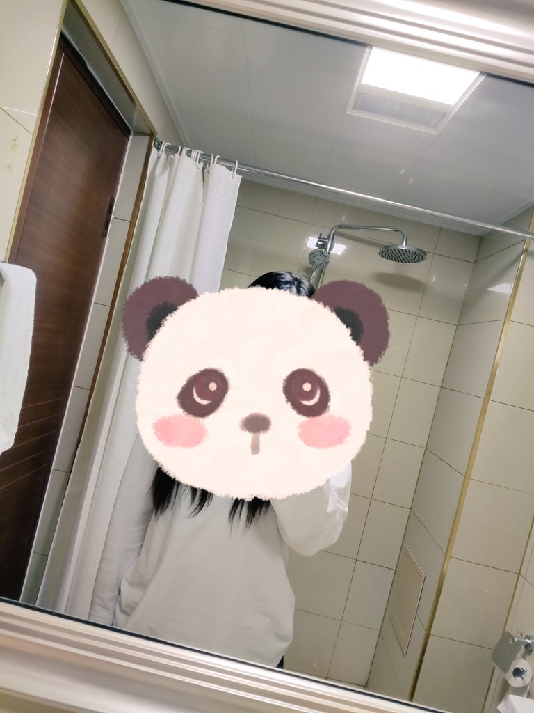emmmmbiu's tweet photo. 不会p图就一整个遮住完事
反正考人是傻了 https://t.co/9vnSxf6rde