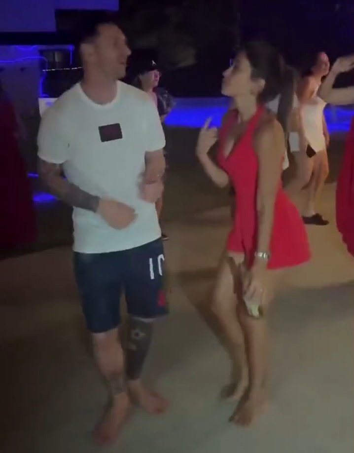 fabipa90's tweet photo. Messi festejando navidad/ el 4 de la reserva de Patronato https://t.co/Fmh2qLkubr