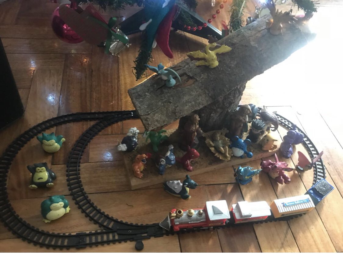 molomix's tweet photo. @awoosteen_ En casa de mi hermana ya es tradición … los hijos (edades 30 y 23) todos los años le invaden el pesebre cada año cambia la temática, este es de pokemon (solo tengo esta foto) pero hubo de alíen, depredador , twd… etc!!! No sería navidad sin el multiverso jesus-manga-cifi jaja https://t.co/JaXLyl8bpG