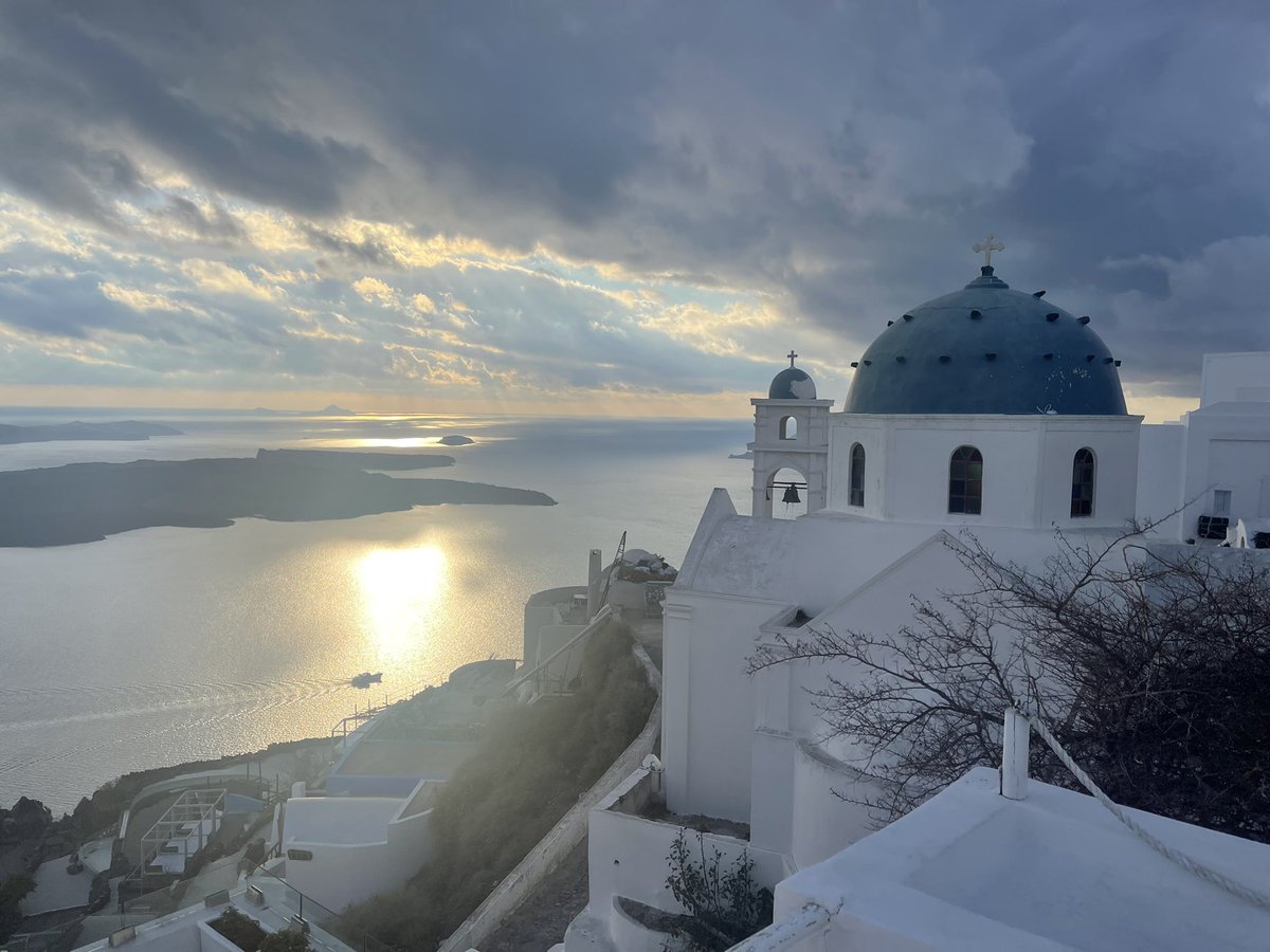 Minhleonle's tweet image. Capturing moments. 

Santorini Greece 📍 

#visaplayingcards #patrickkun #travel #goldenhour #overseas #explore #GreeceWithLove